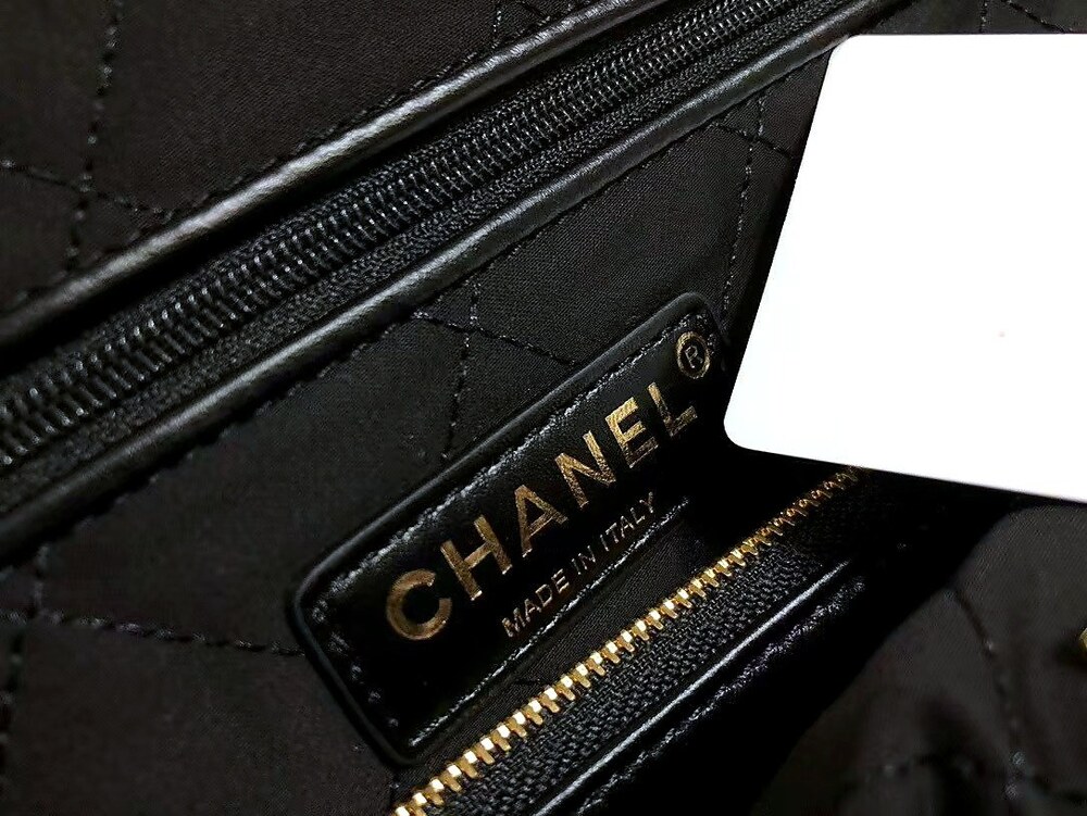 Chanel Black Quilted Patent Leather Large Drawstring Tote - Picture 4 of 7